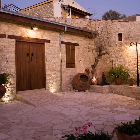 Летний дом Xenios Лофу